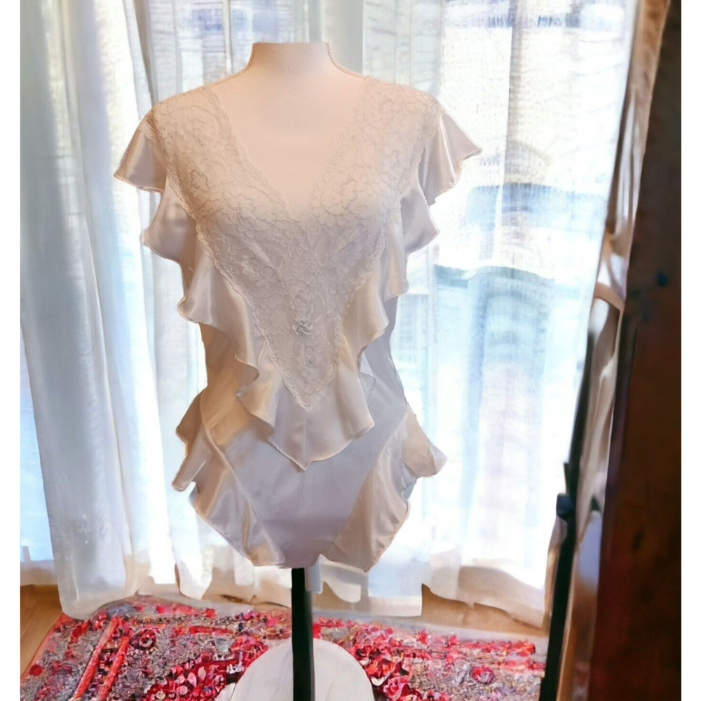 Vtg Lily Of France Sleepwear White Satin Romper Lace Deep V-Neck Ruffle Blue Med
